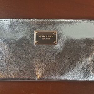 Michael Kors Silver Belt Sleek Modern Design